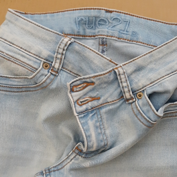 Jeans - Picture 2 of 3